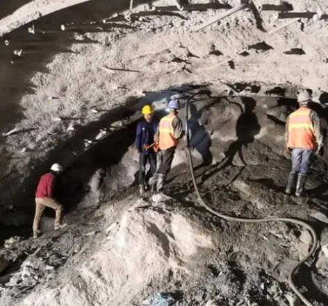 宣汉拱顶带模注浆料的施工流程及注意事项